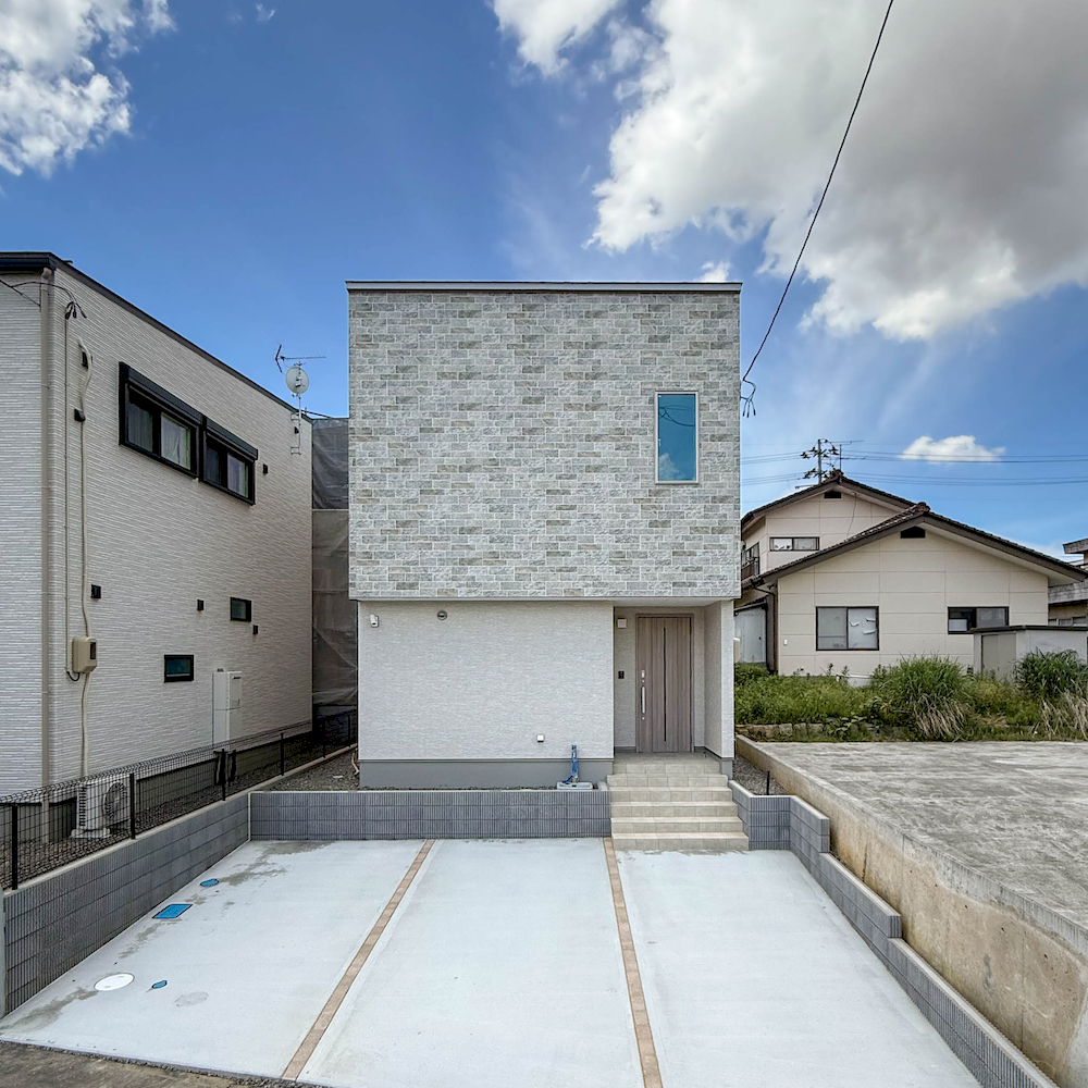 郡山市鶴見坦の新築建売住宅。駐車場をしっかり確保しています
