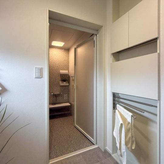 郡山市の2LDK新築住宅の2階リビング(洗面脱衣室・TOTOの浴室)