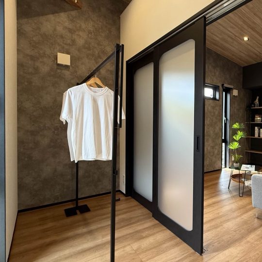 郡山市の2LDK新築住宅の2階リビング（utility）室内物干し